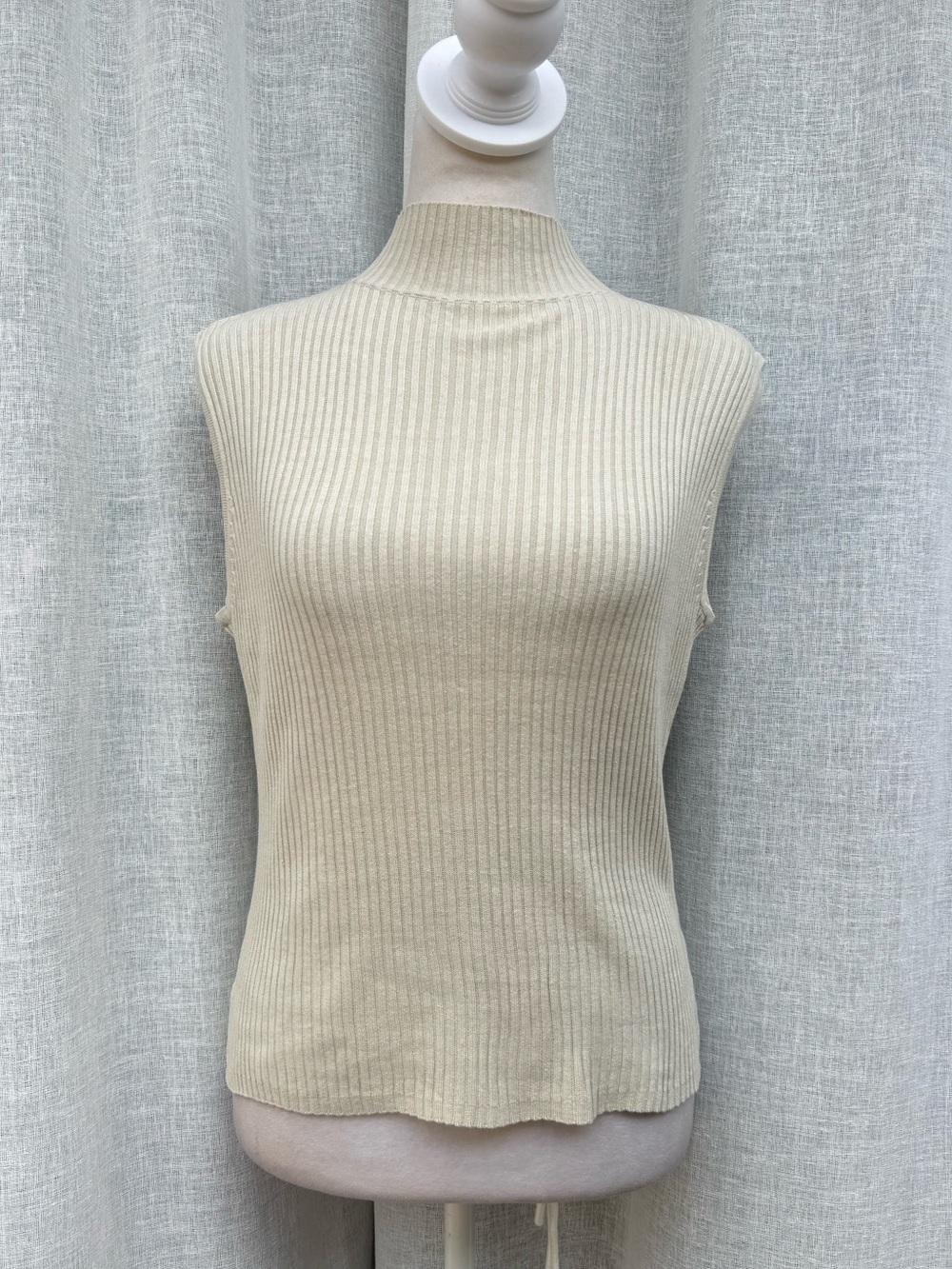Vintage Sleeveless high neck sweater ecru off white top